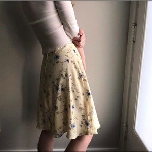 VINTAGE Pale Yellow Silky Floral Flowy Ski…